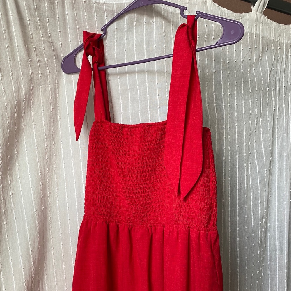 NWOT Boutique tie strap midi dress with pockets!